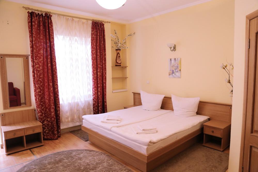 Gracia Hotell Berehove  Exteriör bild